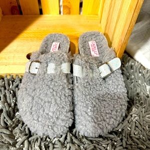 Mules NWOT Capelli New York Gray Clog’s